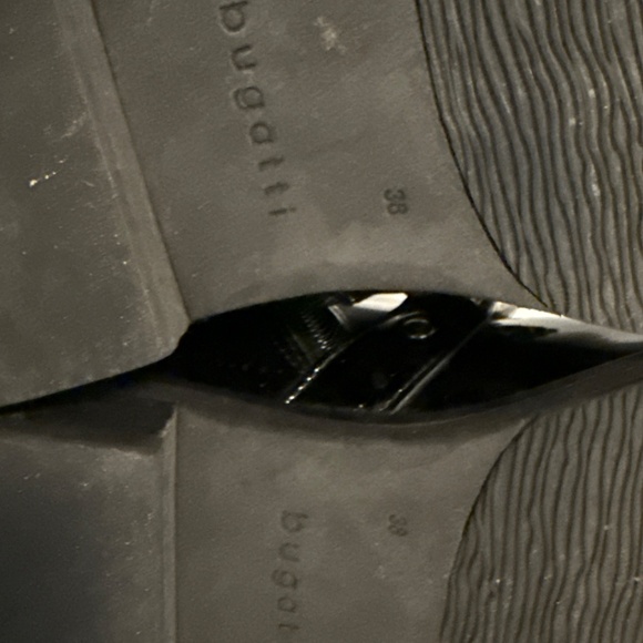 Bugatti Ankle Boots with Chain - Picture 5 of 5